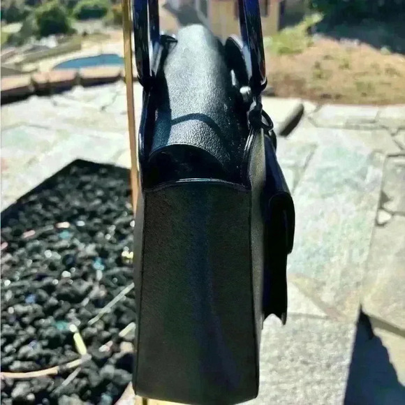 Authentic 1990 Gucci two way leather “One of one. Will not relist.” - Picture 10 of 15